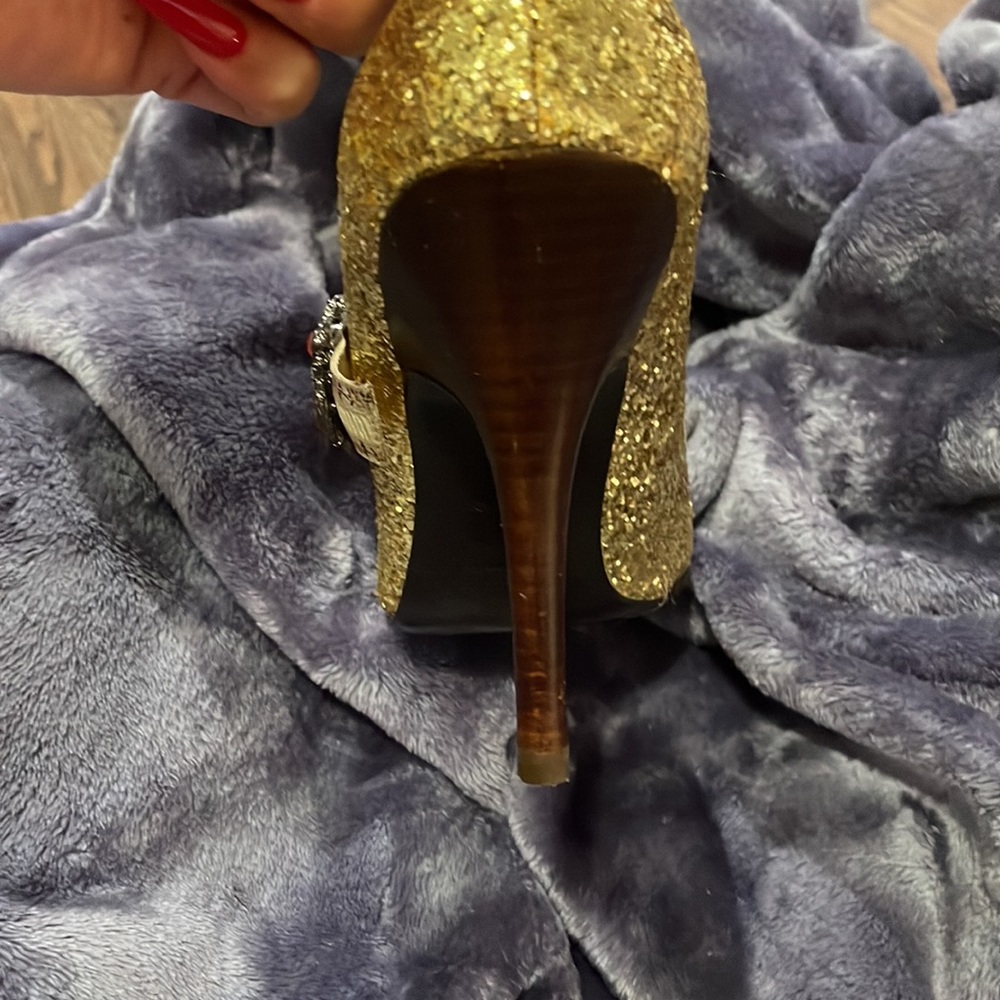 Gorgeous one of a kind shoes size 7 - Picture 3 of 7